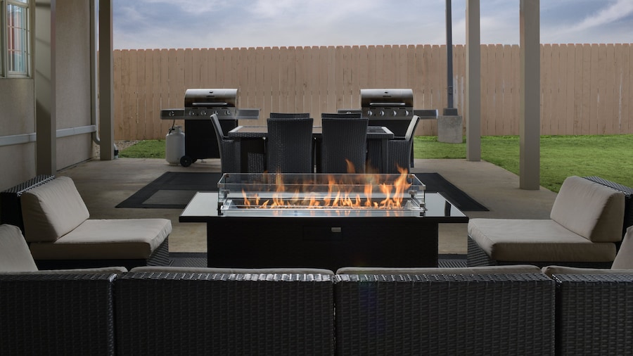 Holiday Inn Express Hotel & Suites Magnolia-Lake Columbia by IHG