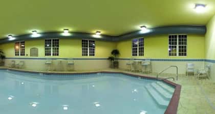 Holiday Inn Express Hotel & Suites Magnolia-Lake Columbia by IHG