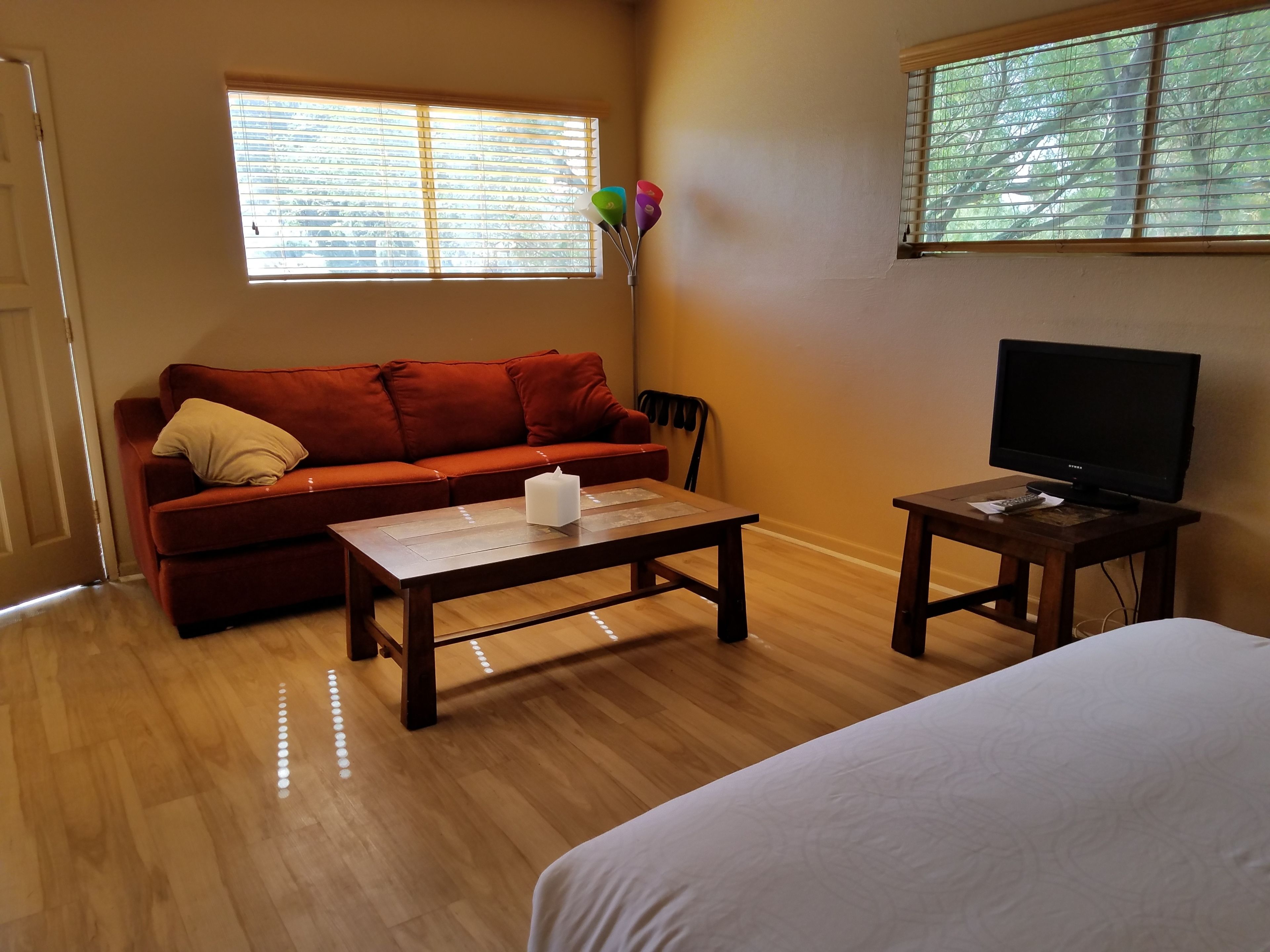 superior room, 1 queen bed | living area | flat-screen tv