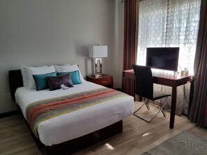 Ropa de cama de alta calidad, escritorio y cortinas blackout 