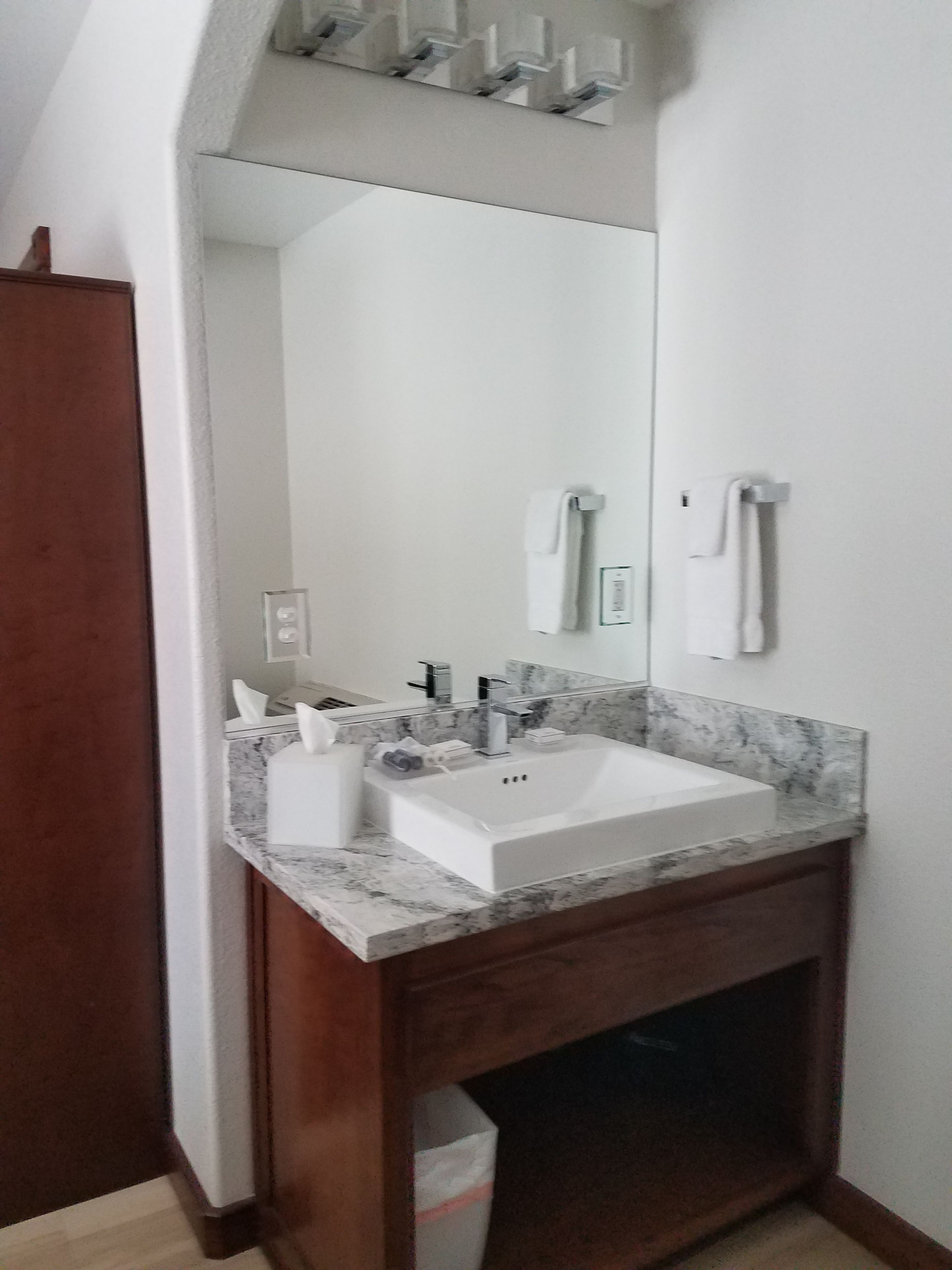 standard room, 1 double bed | premium bedding, desk, blackout curtains, iron/ironing board