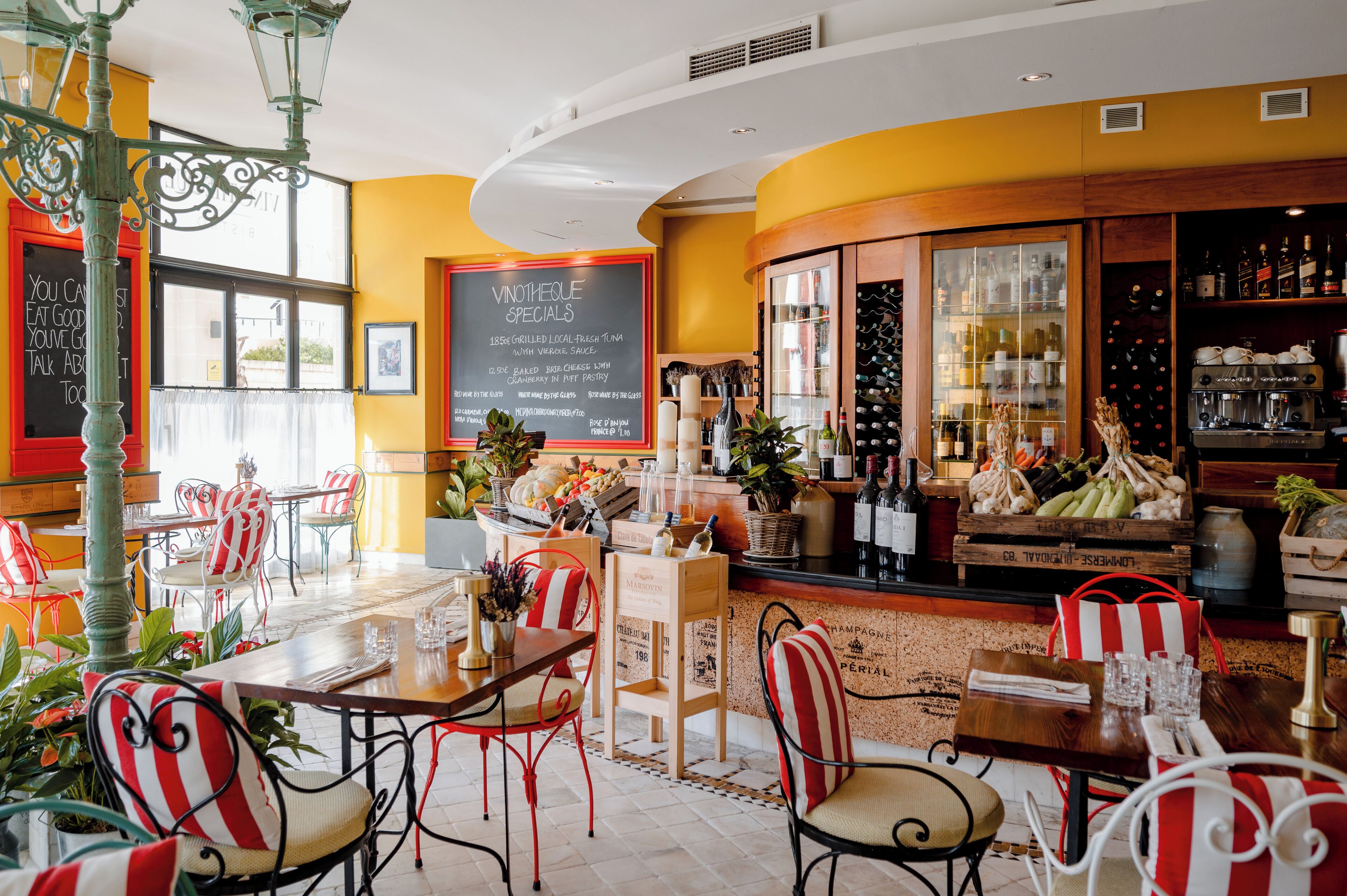 10 restaurants, breakfast, lunch, dinner served; italian cuisine