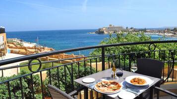 10 restauranter; serverer morgenmad, frokost og italienske retter