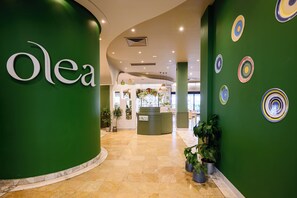 10 restaurants, breakfast, lunch, dinner served; Italian cuisine - Verdi St Georges Bay Marina (St. Julian's)