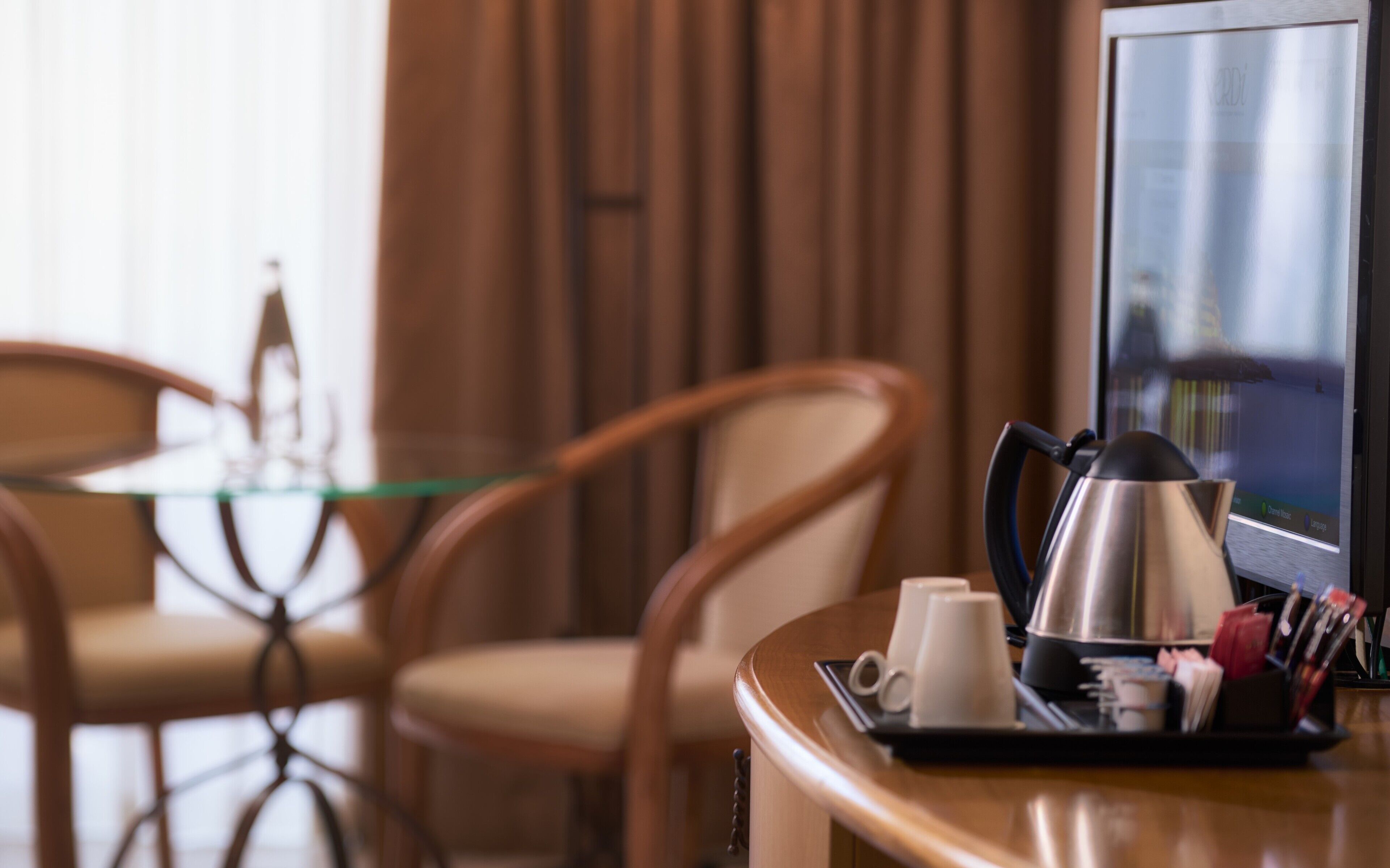 deluxe room, 1 queen bed, sea view | 1 bedroom, hypo-allergenic bedding, in-room safe, desk