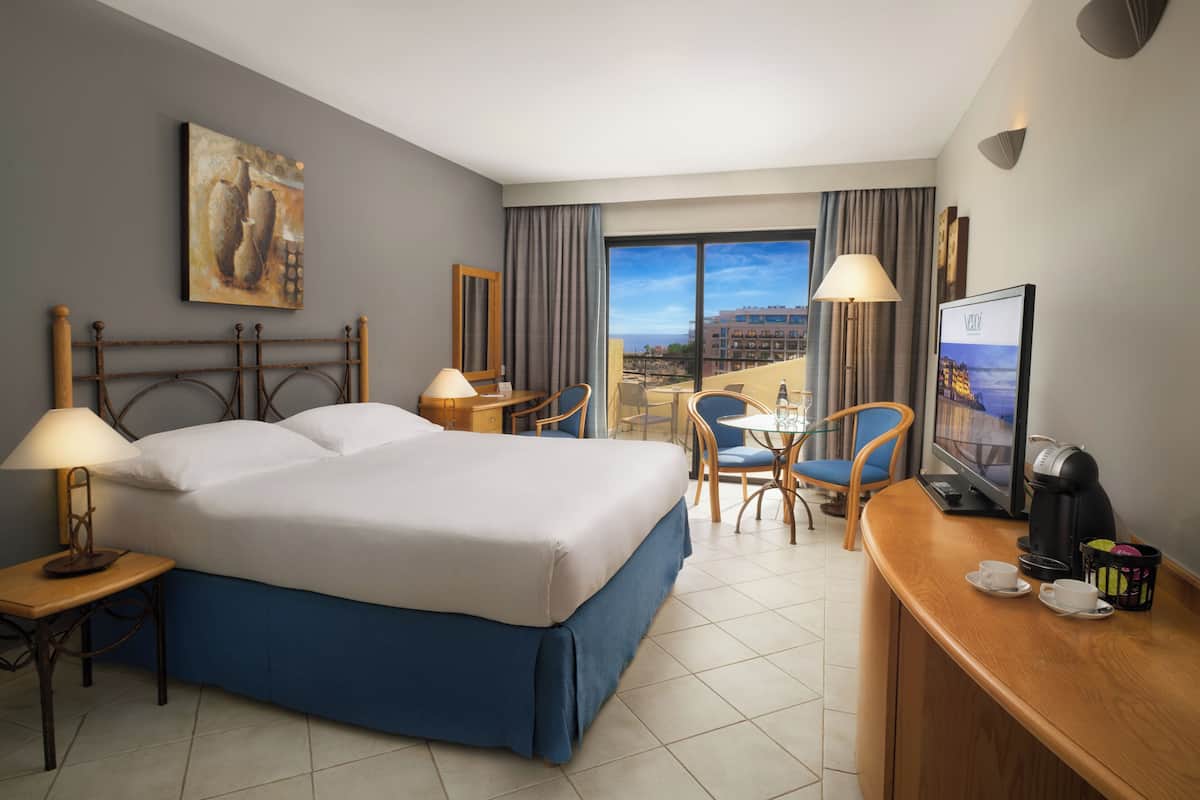 Deluxe Room, 1 Queen Bed, Sea View | 1 bedroom, hypo-allergenic bedding, in-room safe, desk