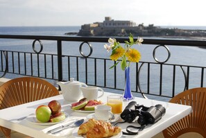 Desayuno buffet todos los días (con cargo) 
