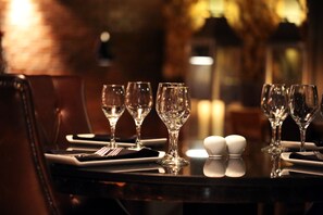 Breakfast, lunch and dinner served - The Crown Hotel Bawtry, Doncaster (Doncaster)