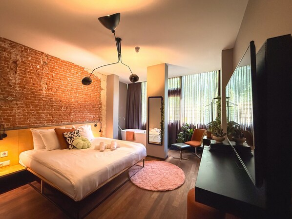 Desk, iron/ironing board, cribs/infant beds, free WiFi - De Pijp Boutique Hotel (Amsterdam)