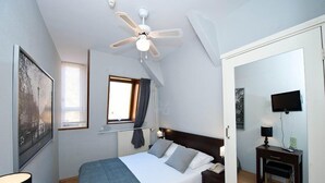 Small Double Room | Desk, iron/ironing board (on request), cribs/infant beds, WiFi (free) - De Pijp Boutique Hotel (Amsterdam)