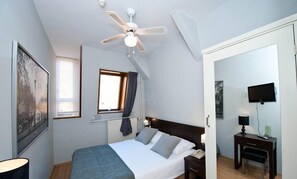 Small Double Room | Desk, iron/ironing board (on request), cribs/infant beds, WiFi (free) - De Pijp Boutique Hotel (Amsterdam)