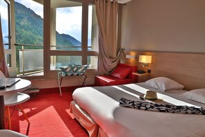Double Room, Balcony (2 persons) | In-room safe, blackout curtains, free WiFi, bed sheets - SOWELL HÔTELS Le Pas du Loup (Isola)