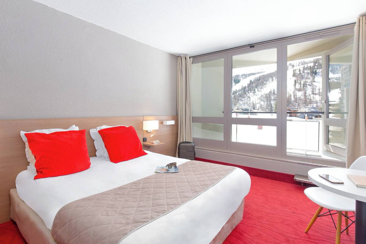 In-room safe, blackout drapes, WiFi (free), bed sheets