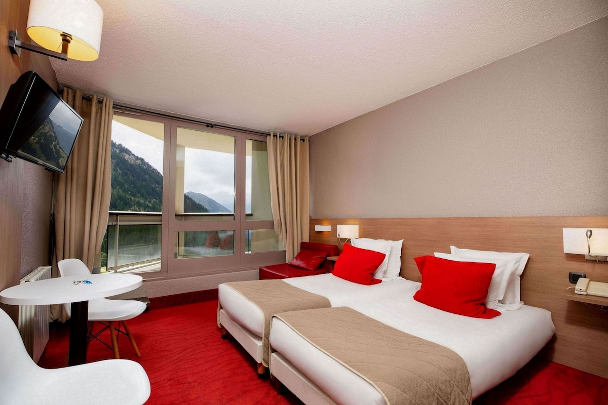 In-room safe, blackout drapes, free WiFi, bed sheets