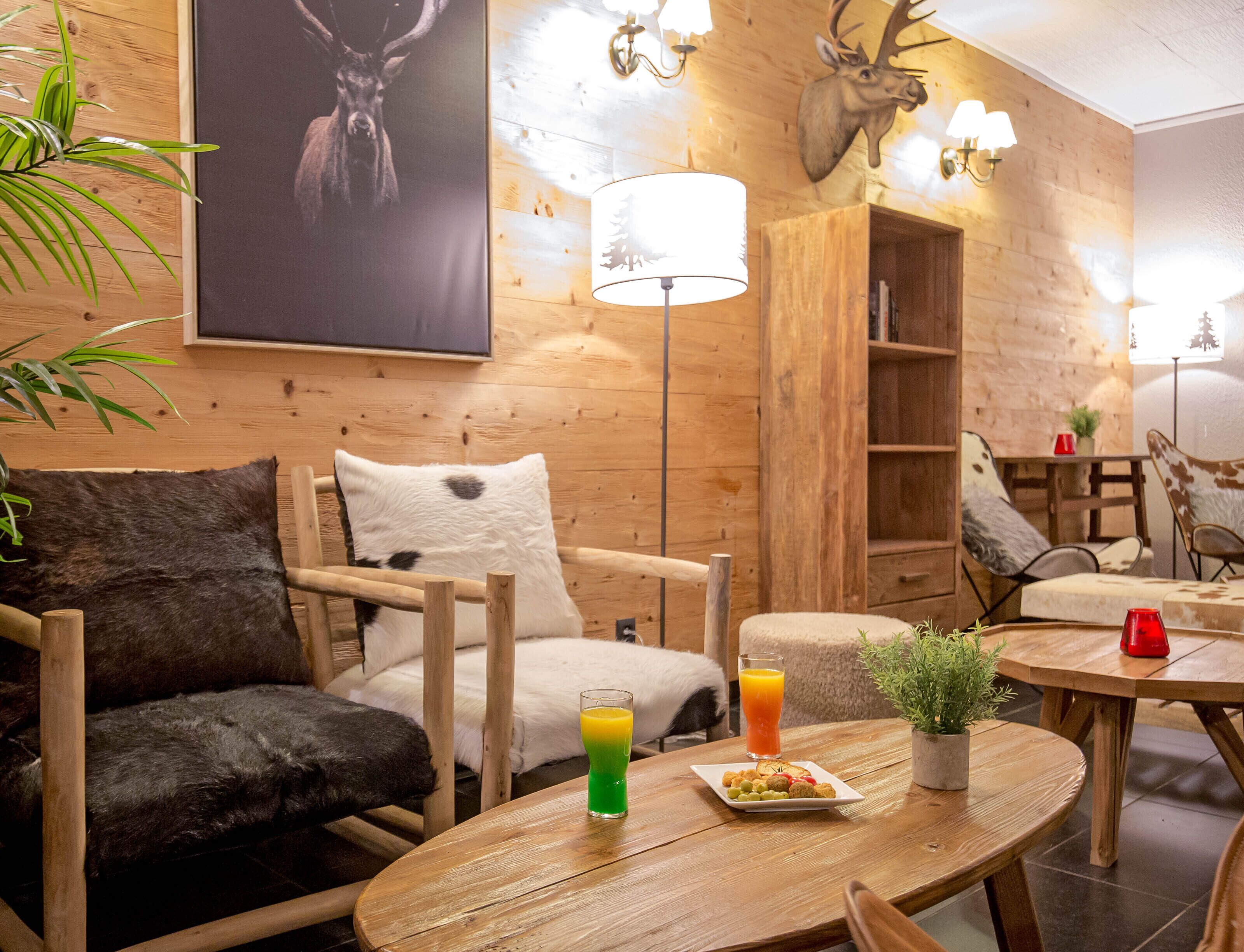 Coin salon dans le hall