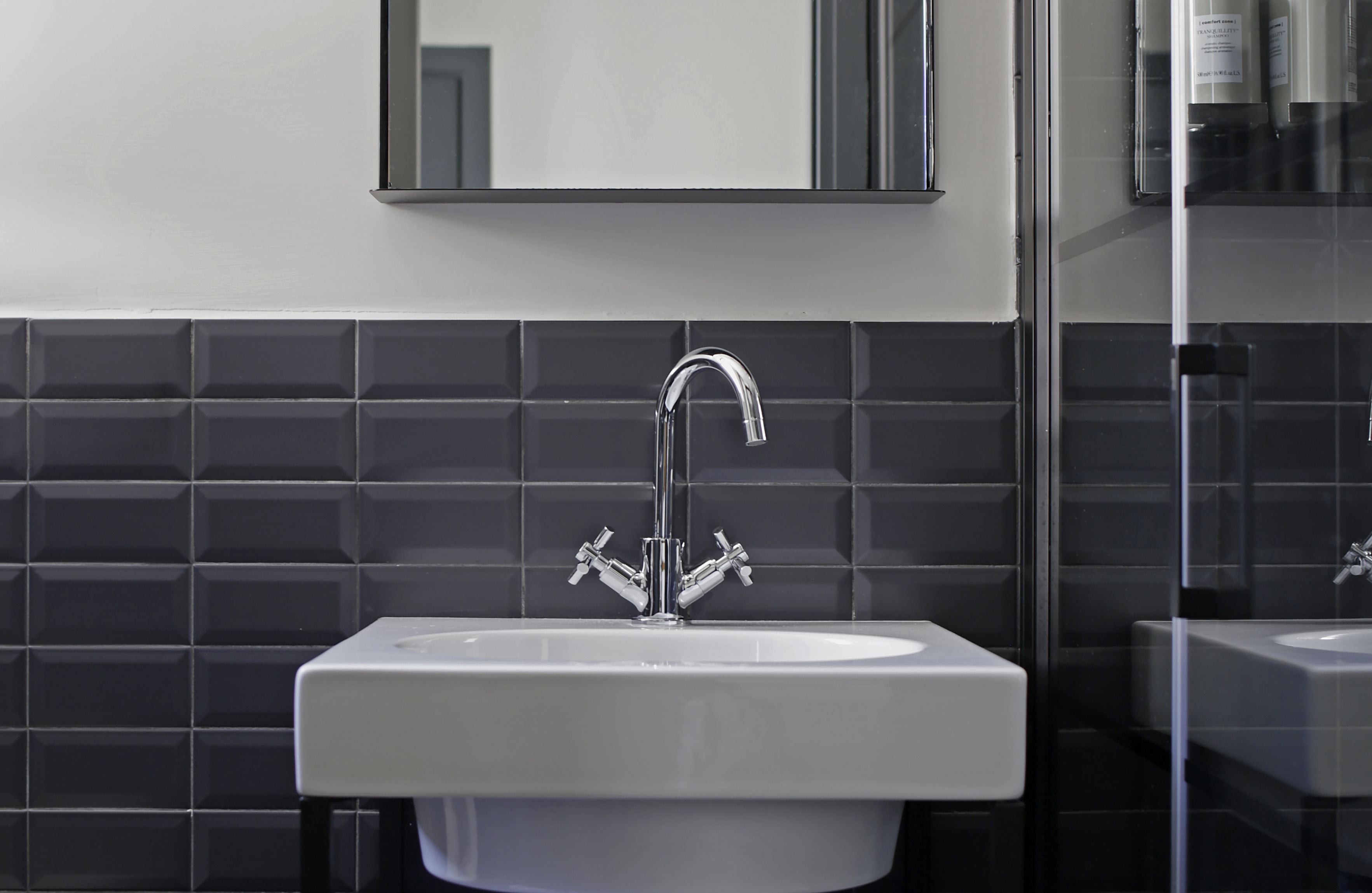 spacious double or twin room | bathroom | free toiletries, hair dryer, bidet, towels