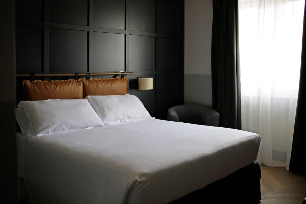 Minibar, in-room safe, individually decorated, individually furnished