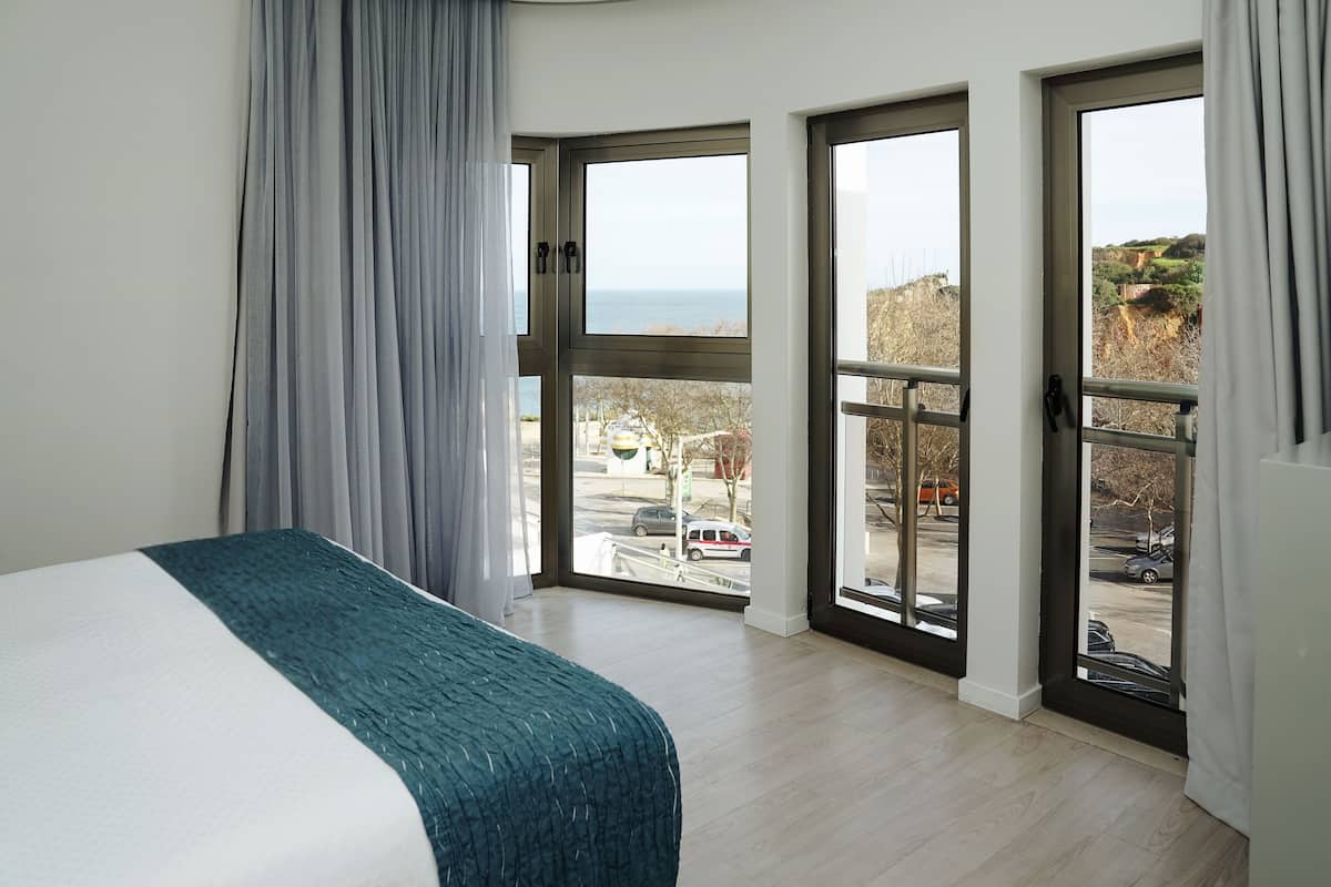 junior suite, partial sea view | in-room safe, blackout curtains, free wifi, bed sheets