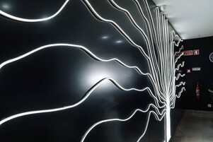 A wall with a wavy light design.