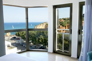 Suíte júnior, vista parcial para o mar | Vista do quarto