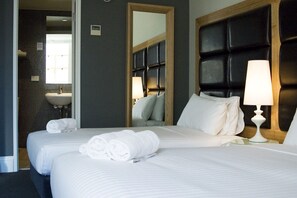 Minibar, in-room safe, blackout drapes, iron/ironing board - 1831 Boutique Hotel (Sydney)