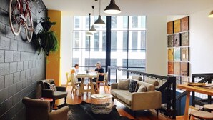 Serves lunch and dinner - 1831 Boutique Hotel (Sydney)