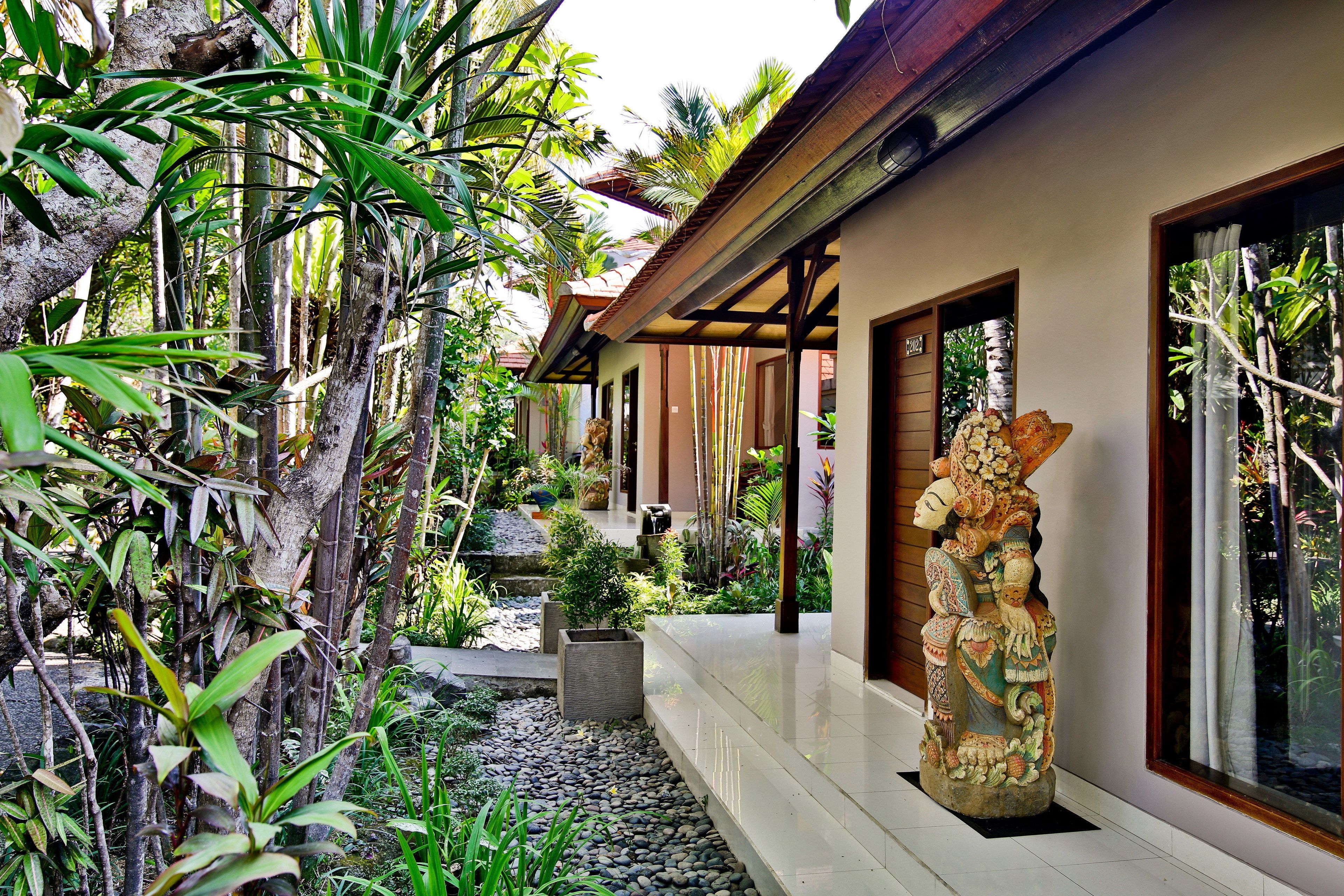 two bedrooms villa with garden view | terrace/patio