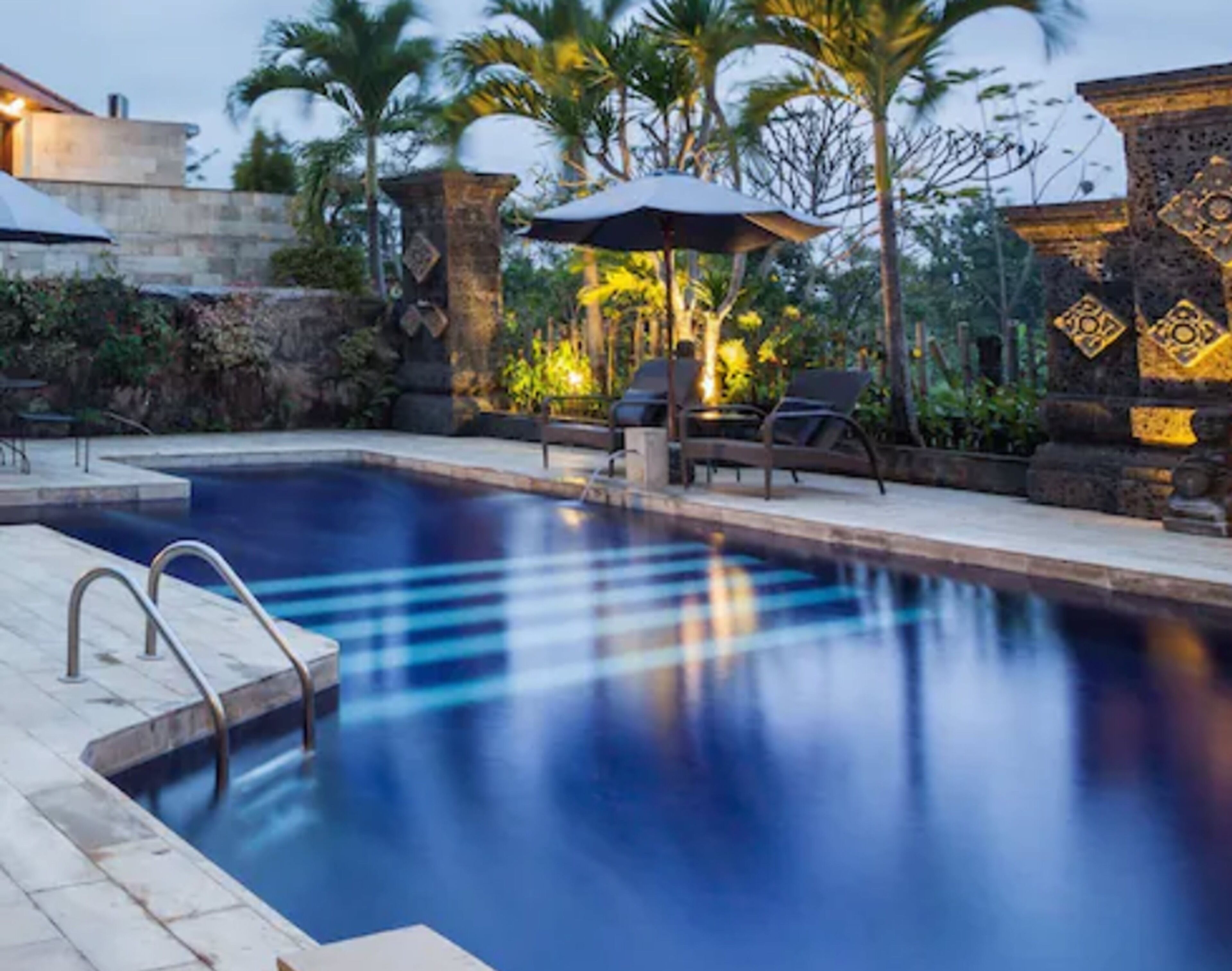 outdoor pool, open 9:00 am to 9:00 pm, free pool cabanas, pool umbrellas