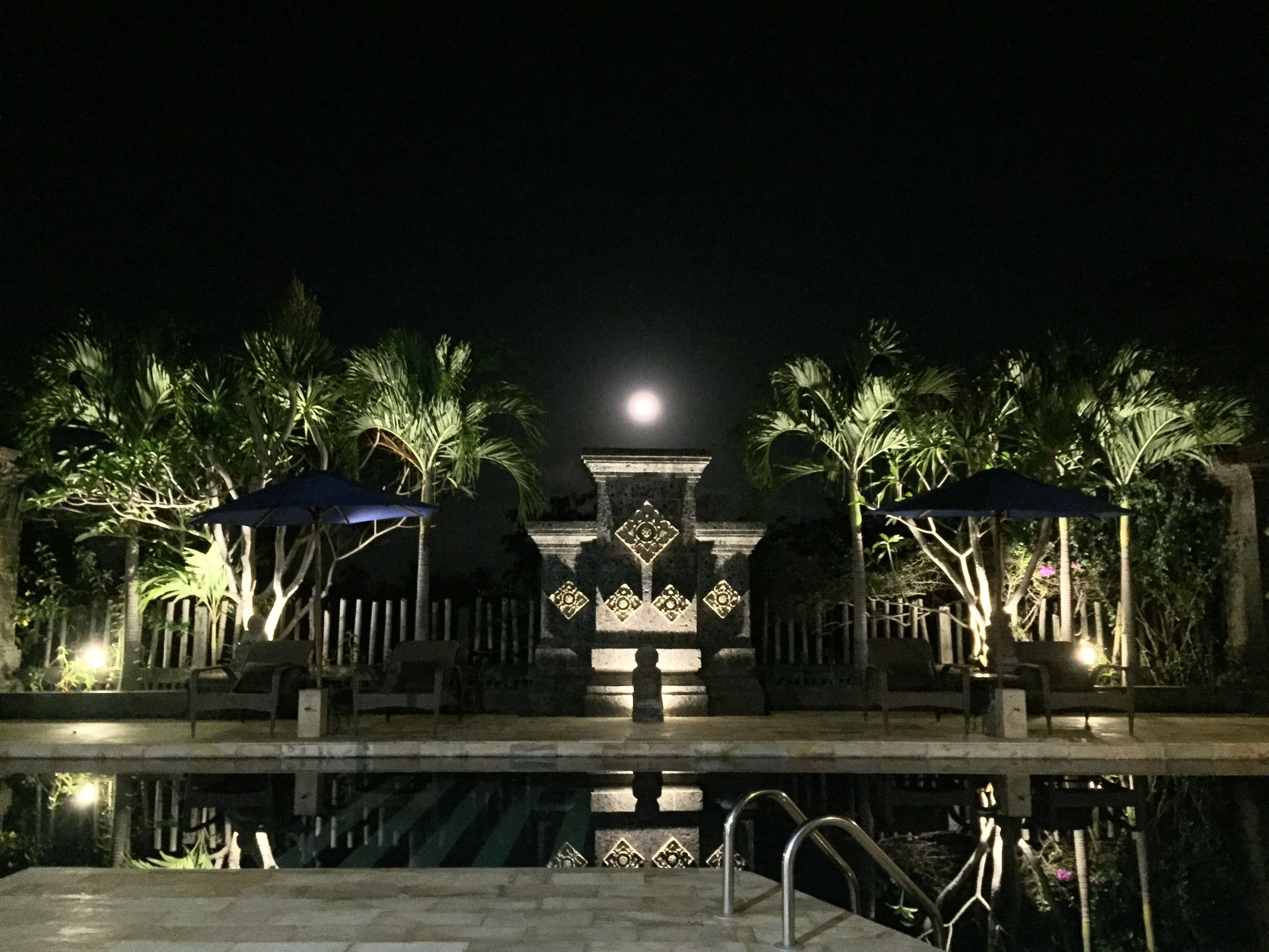 Outdoor pool, open 9:00 AM to 9:00 PM, free pool cabanas, pool umbrellas