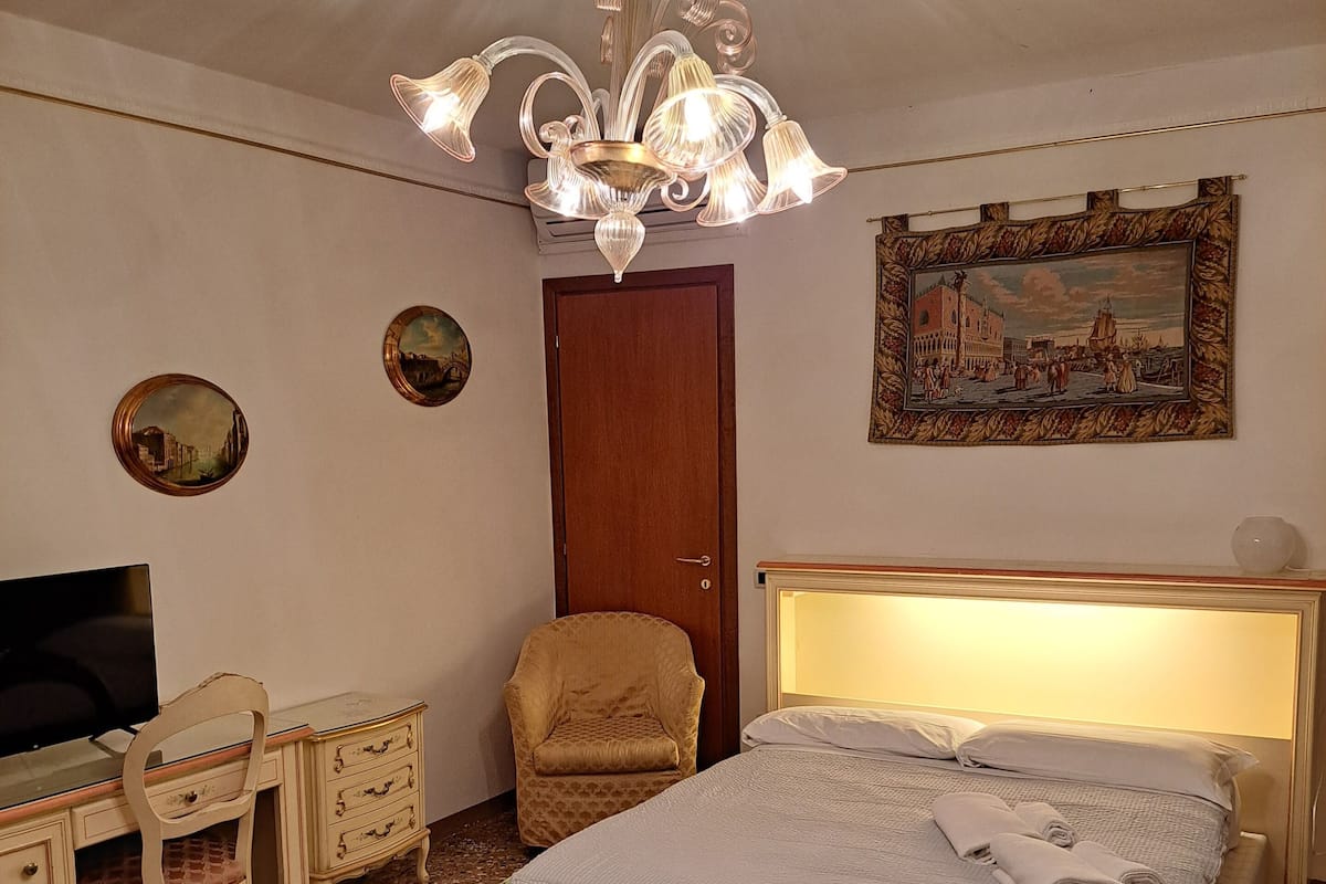 Chambre Double, salle de bains commune