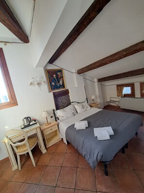 Standard Double Room | In-room safe, free WiFi, bed sheets - Locanda Ca' Formosa (Venice)