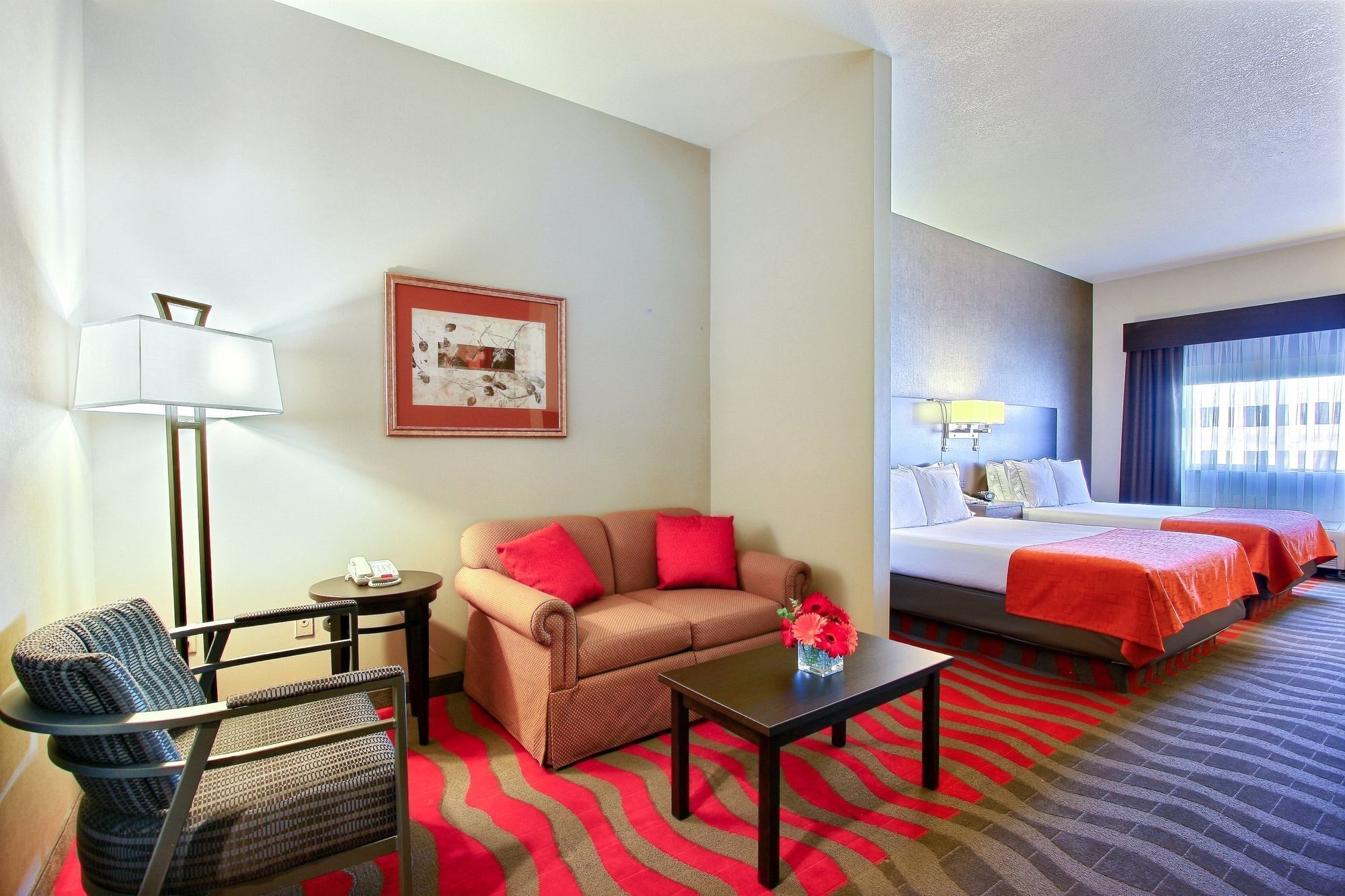 1 bedroom, individually decorated, individually furnished, desk