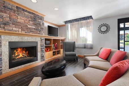 Fireplace. Comfort Suites Boise West Meridian