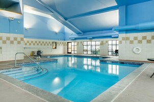 Una piscina cubierta