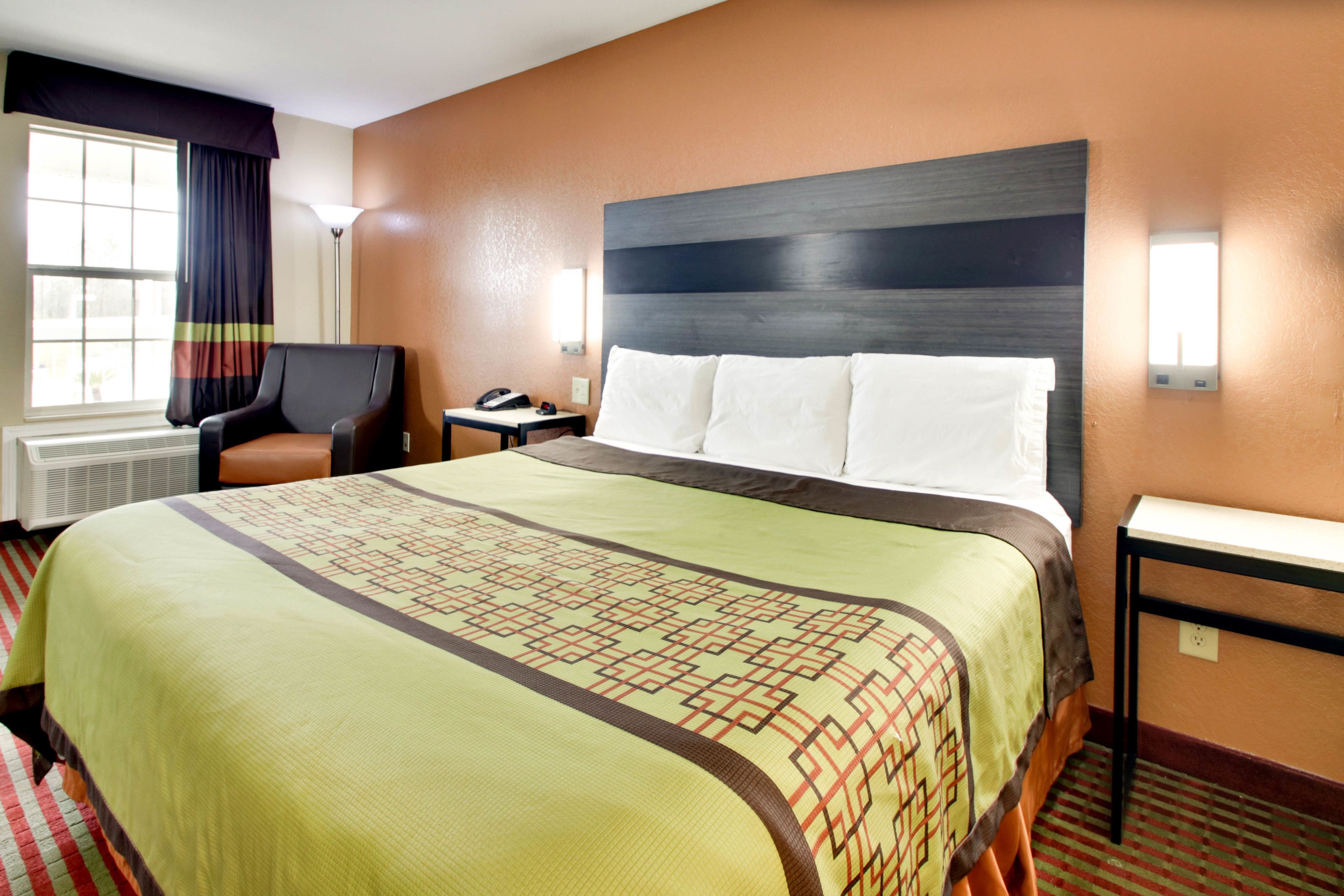 iron/ironing board, free wifi