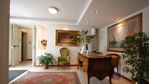 Interior - Hotel Residence Villa Tassoni (Rome)