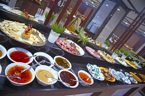 Daily buffet breakfast for a fee - The Green Park Merter (Istanbul)