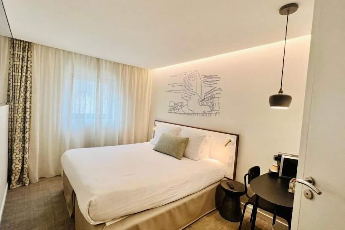 Premium bedding, individually decorated, desk, laptop workspace