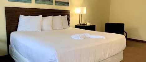 Deluxe Room, 1 King Bed | Hypo-allergenic bedding, pillow-top beds, desk, blackout curtains