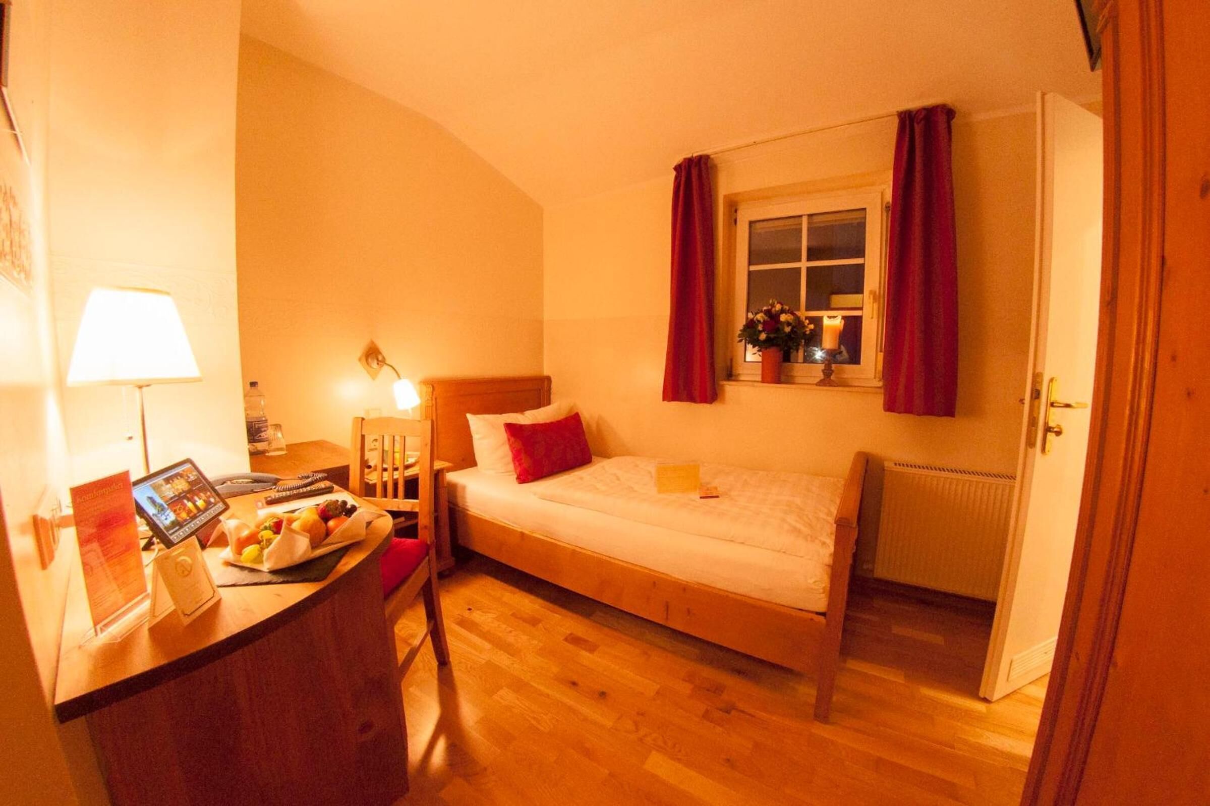 in-room safe, desk, free wifi