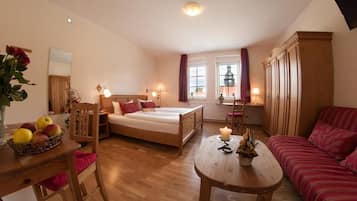 In-room safe, desk, free WiFi