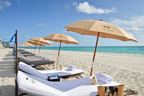 Frette Italian sheets, premium bedding, minibar, in-room safe - The Setai (Miami Beach)