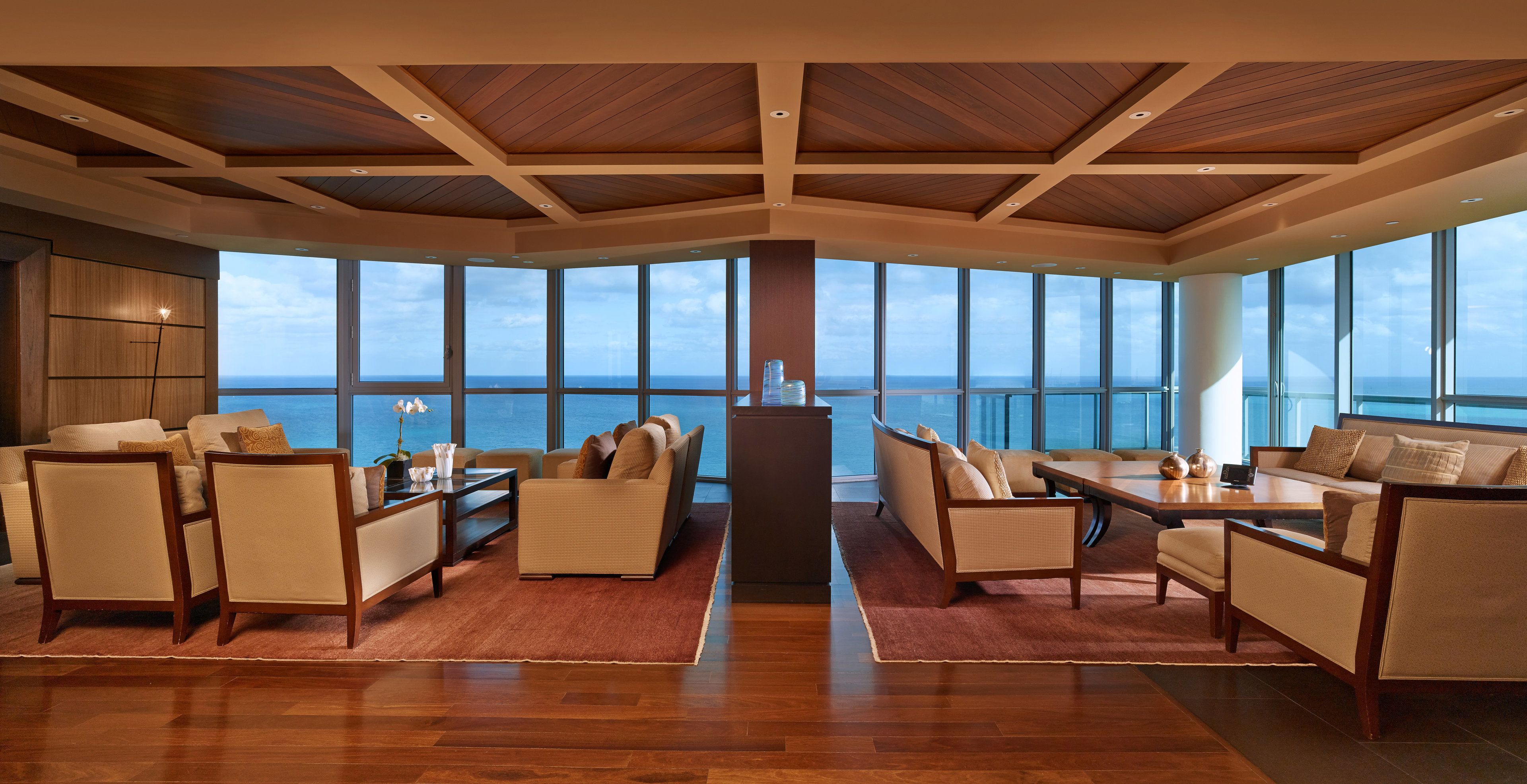 義大利 Frette 床單、高級寢具、迷你吧、客房內保險箱