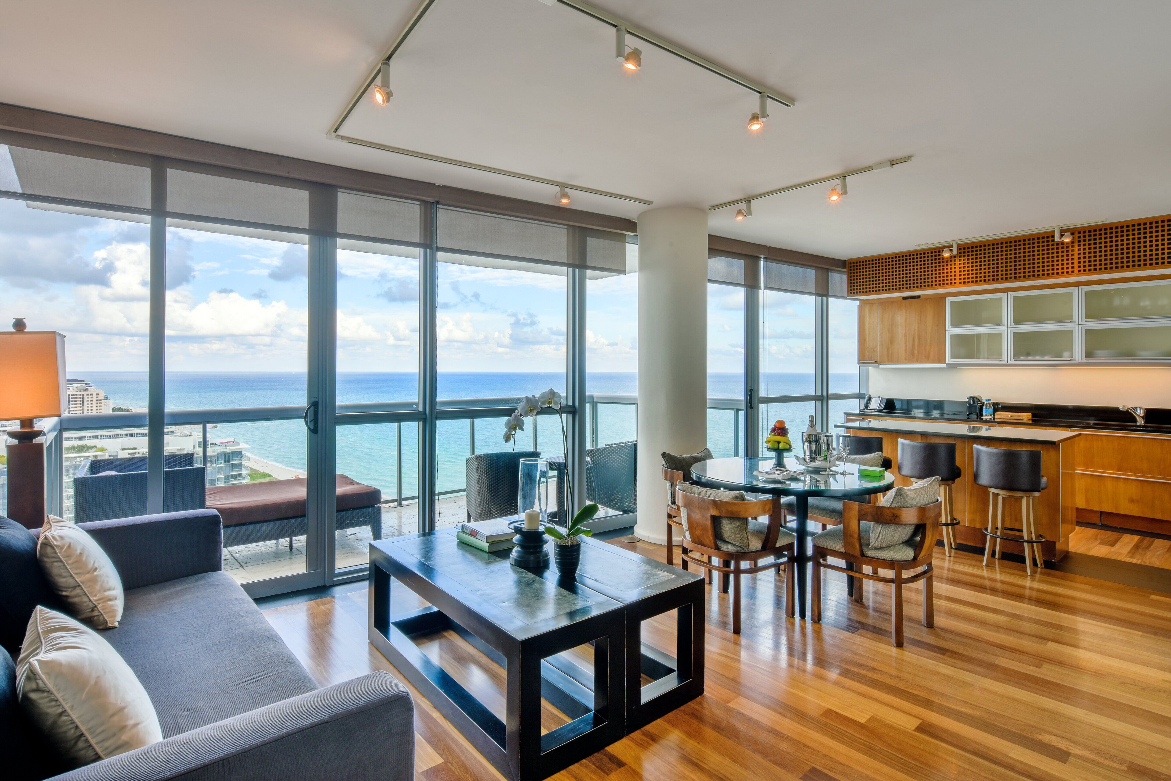 flat-screen tv, pay films