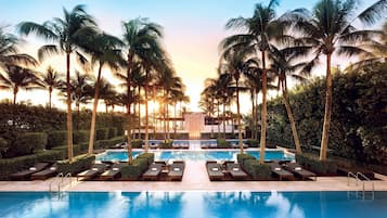 3 outdoor pools, pool umbrellas, pool loungers