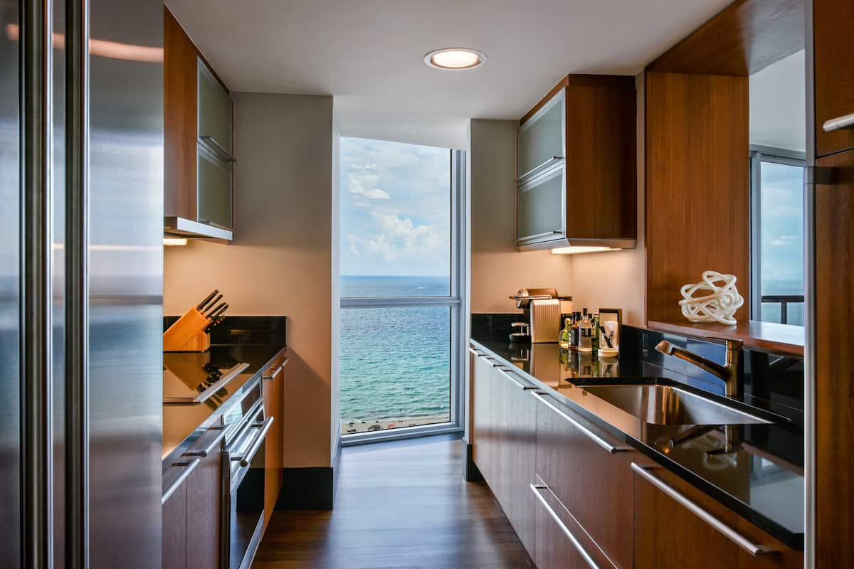 coffee/tea maker, high chair