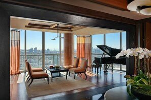 Frette Italian sheets, premium bedding, minibar, in-room safe