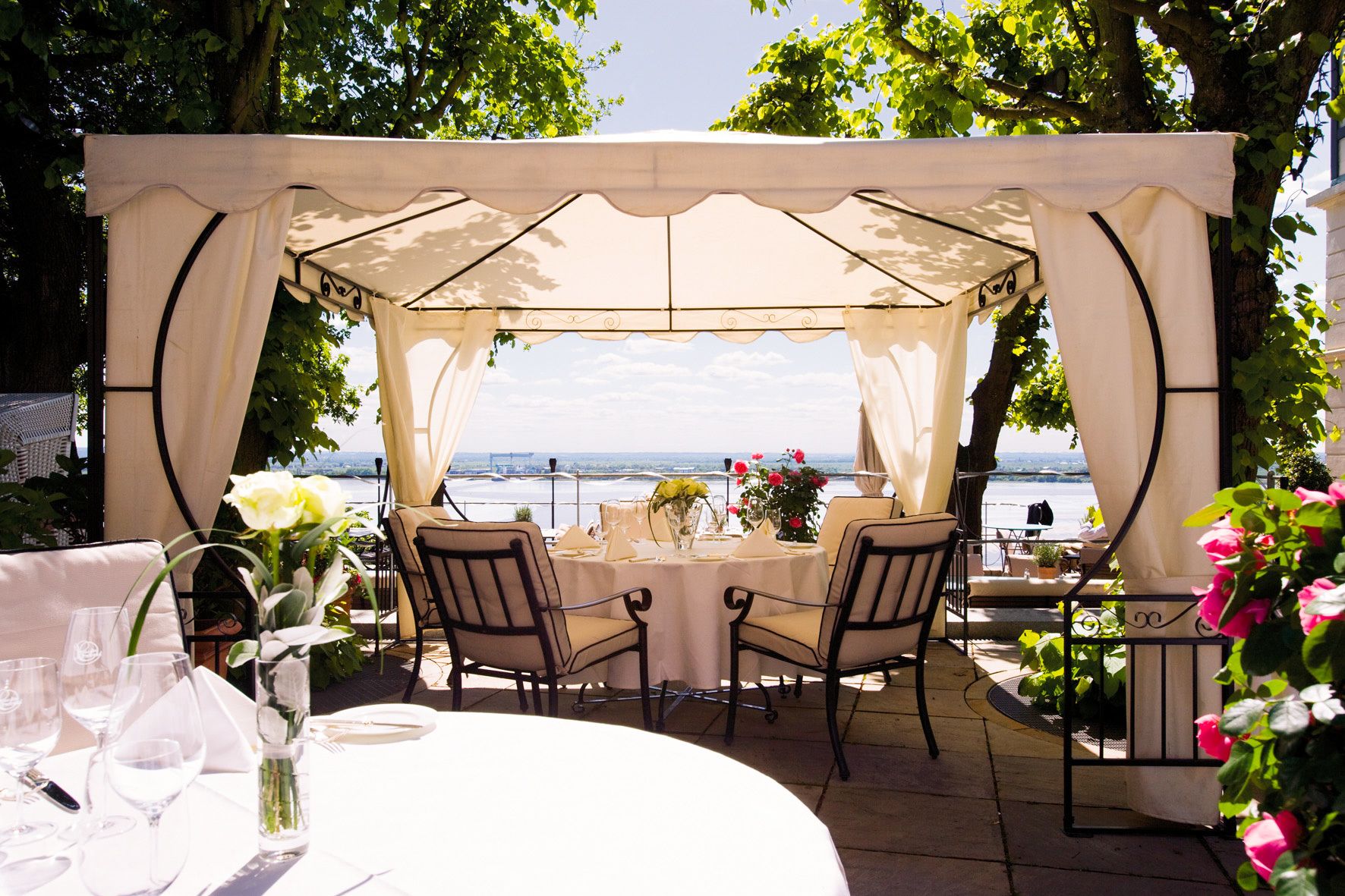 dinner served, french cuisine, al fresco dining