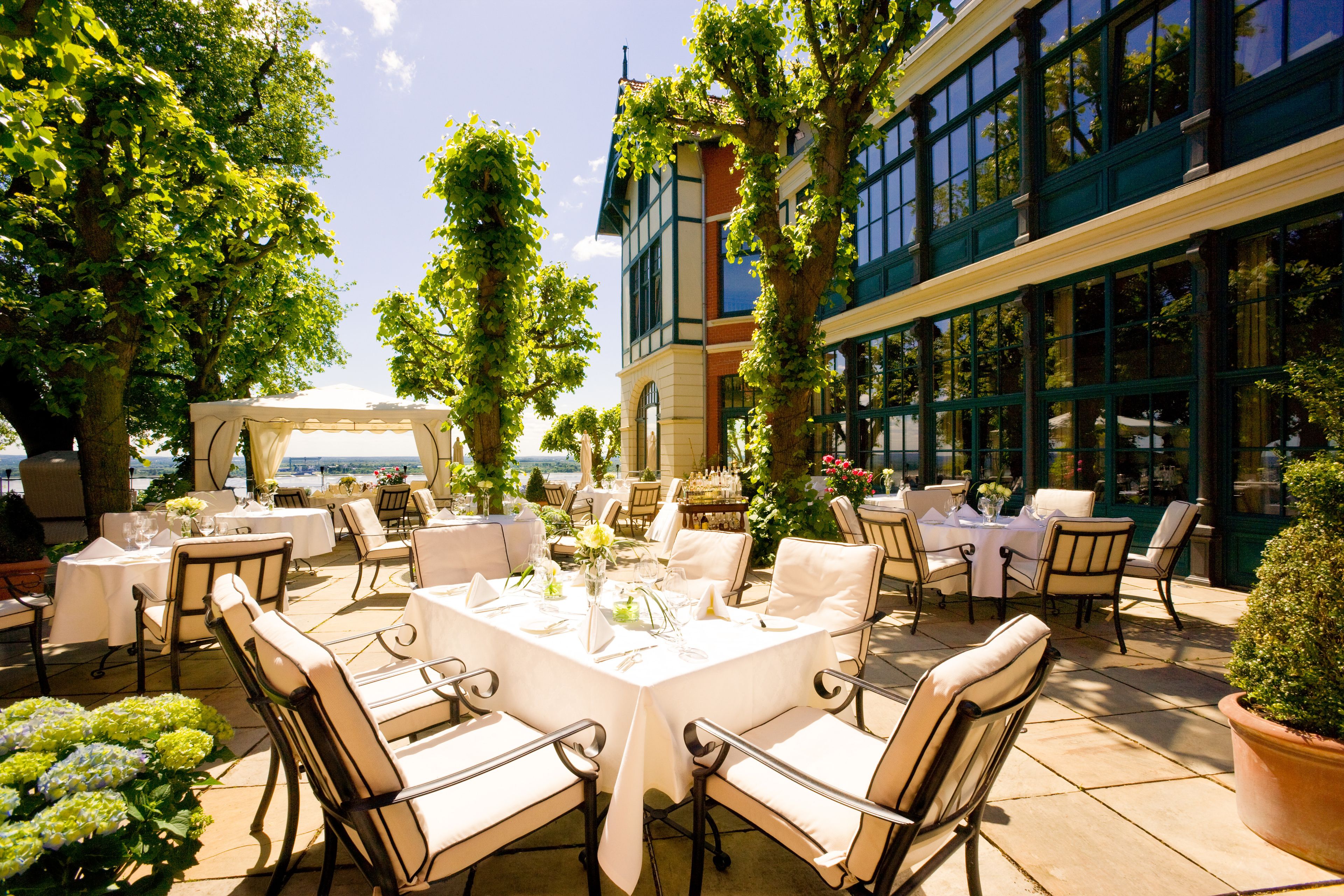 Dinner served, French cuisine, al fresco dining 