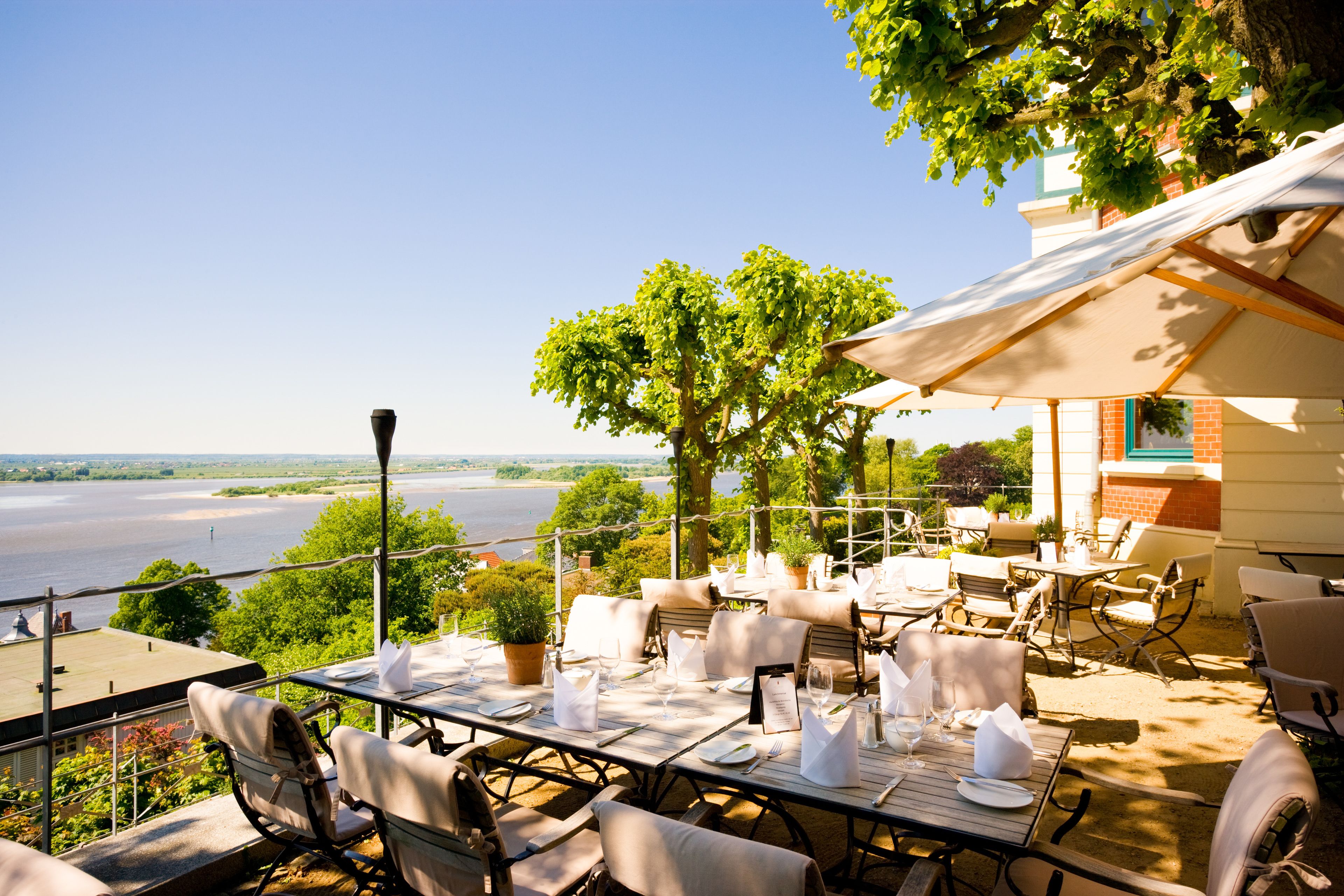 dinner served, french cuisine, al fresco dining